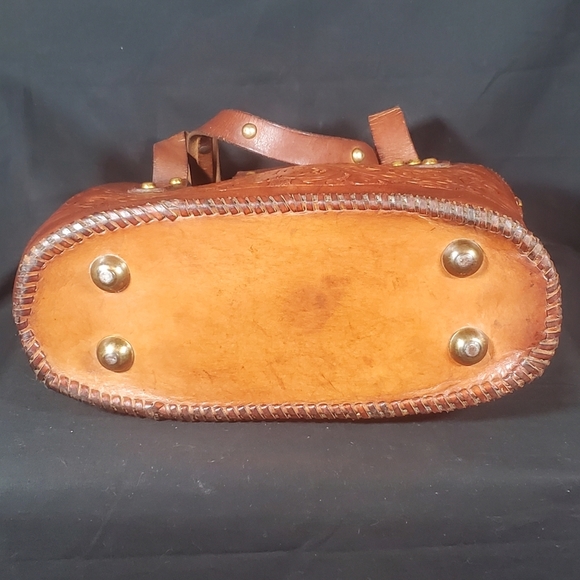 Hand Tooled Bucket Purse - Picture 4 of 13